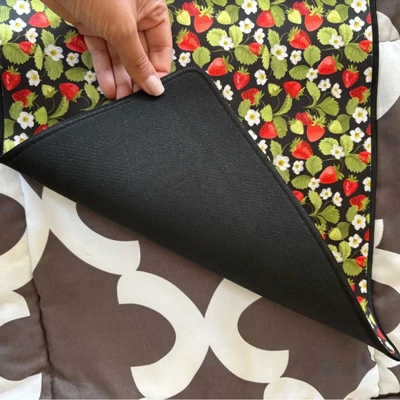 Cute Strawberry Print Neoprene 12x18 Desk Mat NWOT - Picture 3 of 5
